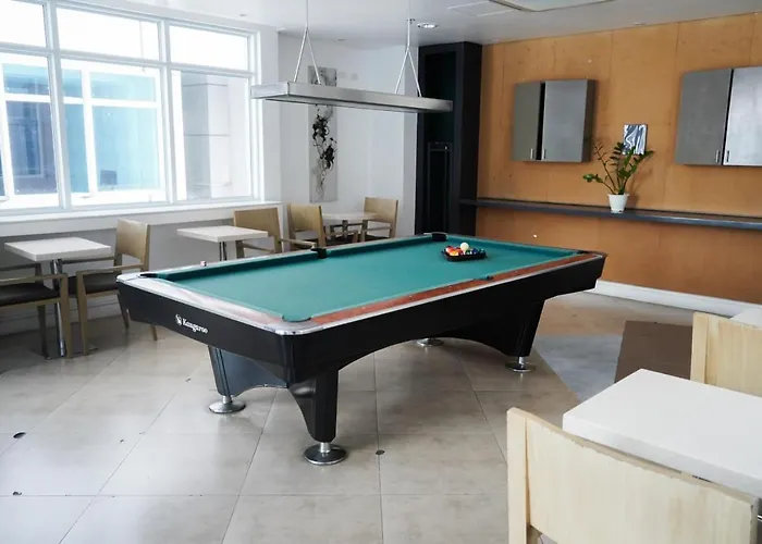 Beautiful 1-bedroom In Makati - Pool, Gym & Near Airport Apartment
