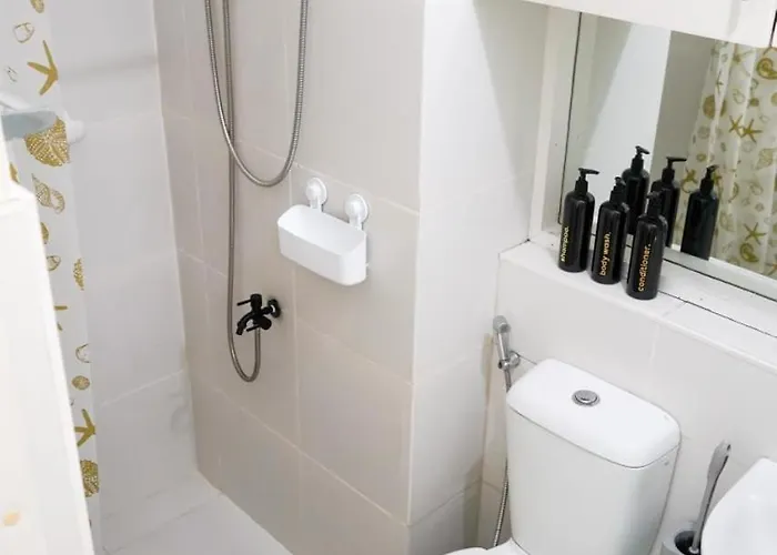 Beautiful 1-bedroom In Makati - Pool, Gym & Near Airport Apartment *
