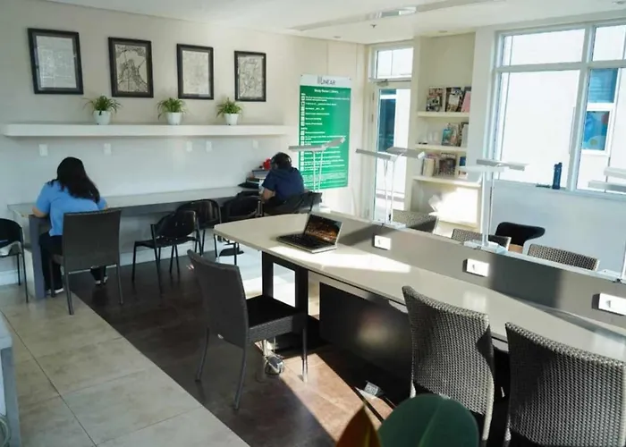 Beautiful 1-bedroom In Makati - Pool, Gym & Near Airport Apartment Manila