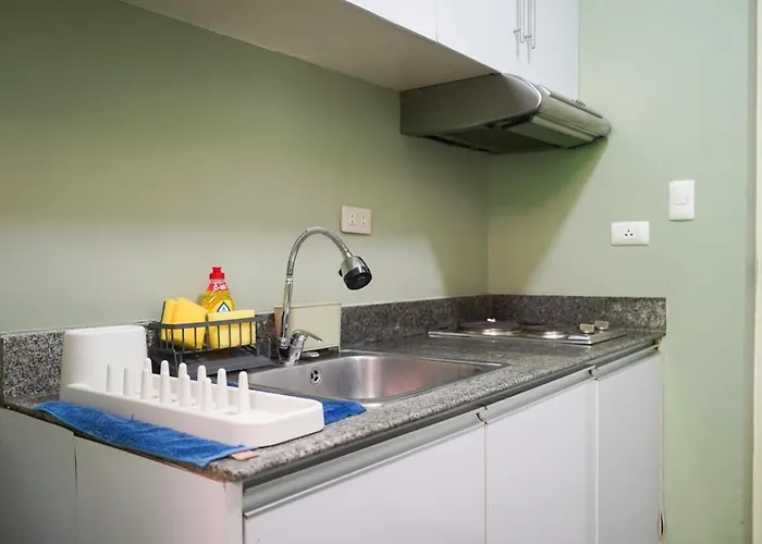 Apartment Beautiful 1-bedroom In Makati - Pool, Gym & Near Airport *