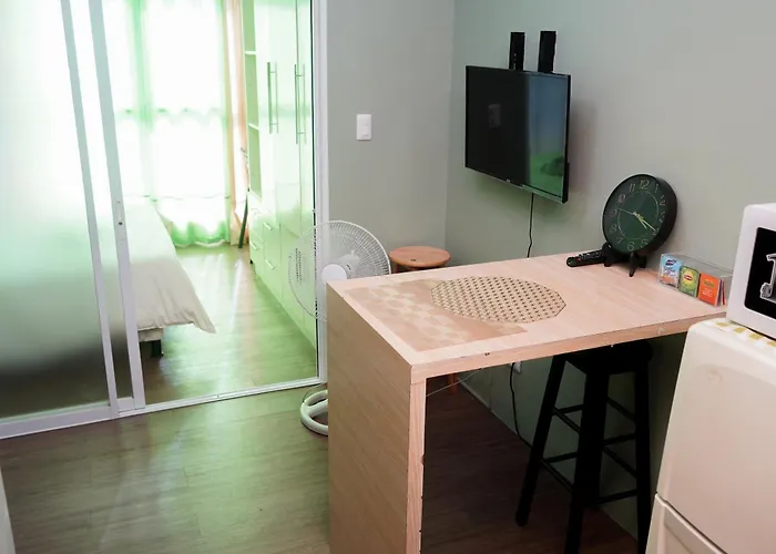 Beautiful 1-bedroom In Makati - Pool, Gym & Near Airport Apartment Manila